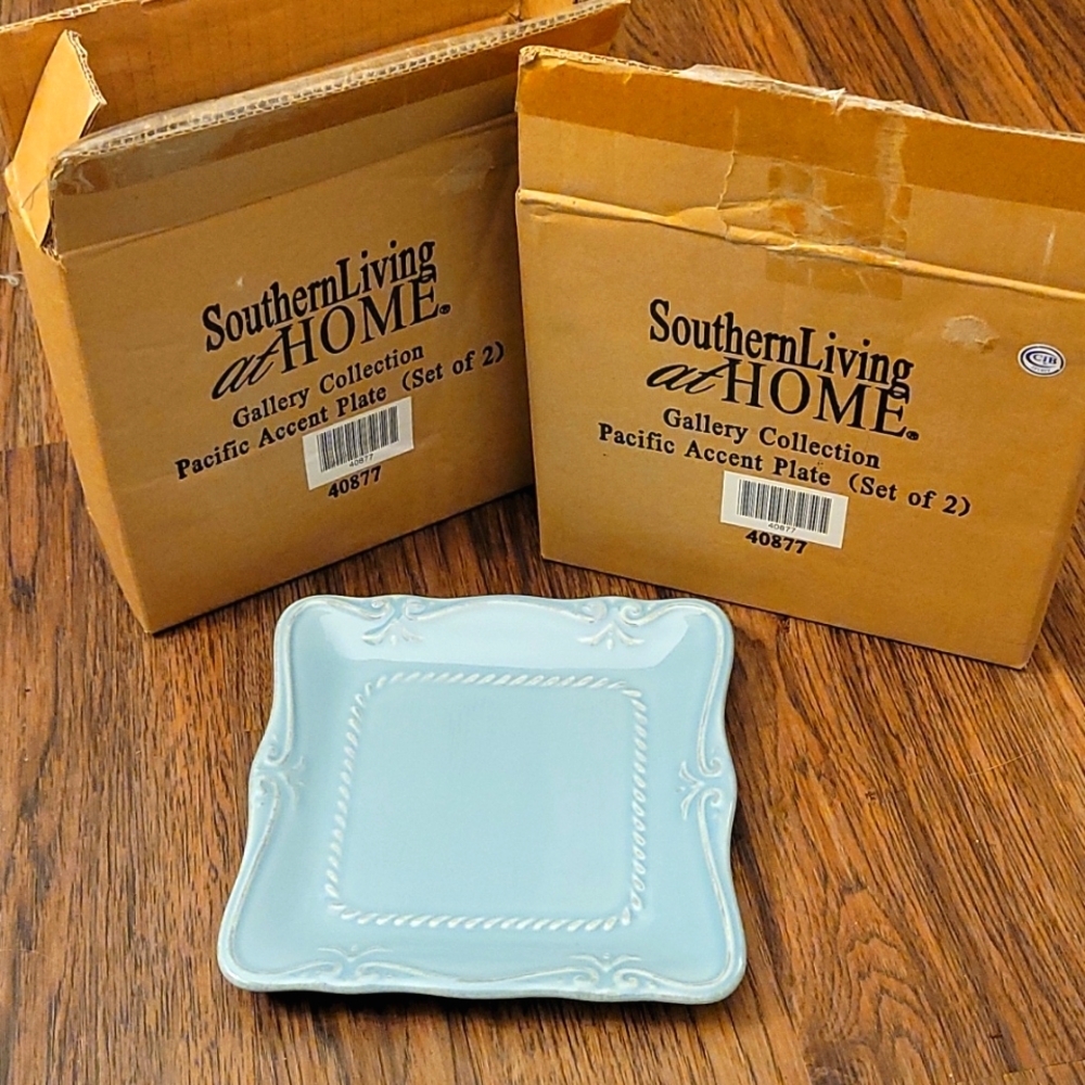 Accent Plates, Southern Living at Home